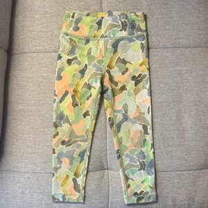 Athleta Girl high rise chit chat Camo Print Kids Leggings – Green Multi